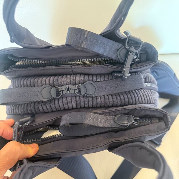 NWT STEVE MADDEN BBANDO SATCHEL CROSSBODY BAG W AIRPOD CASE NAVY - Picture 5 of 6